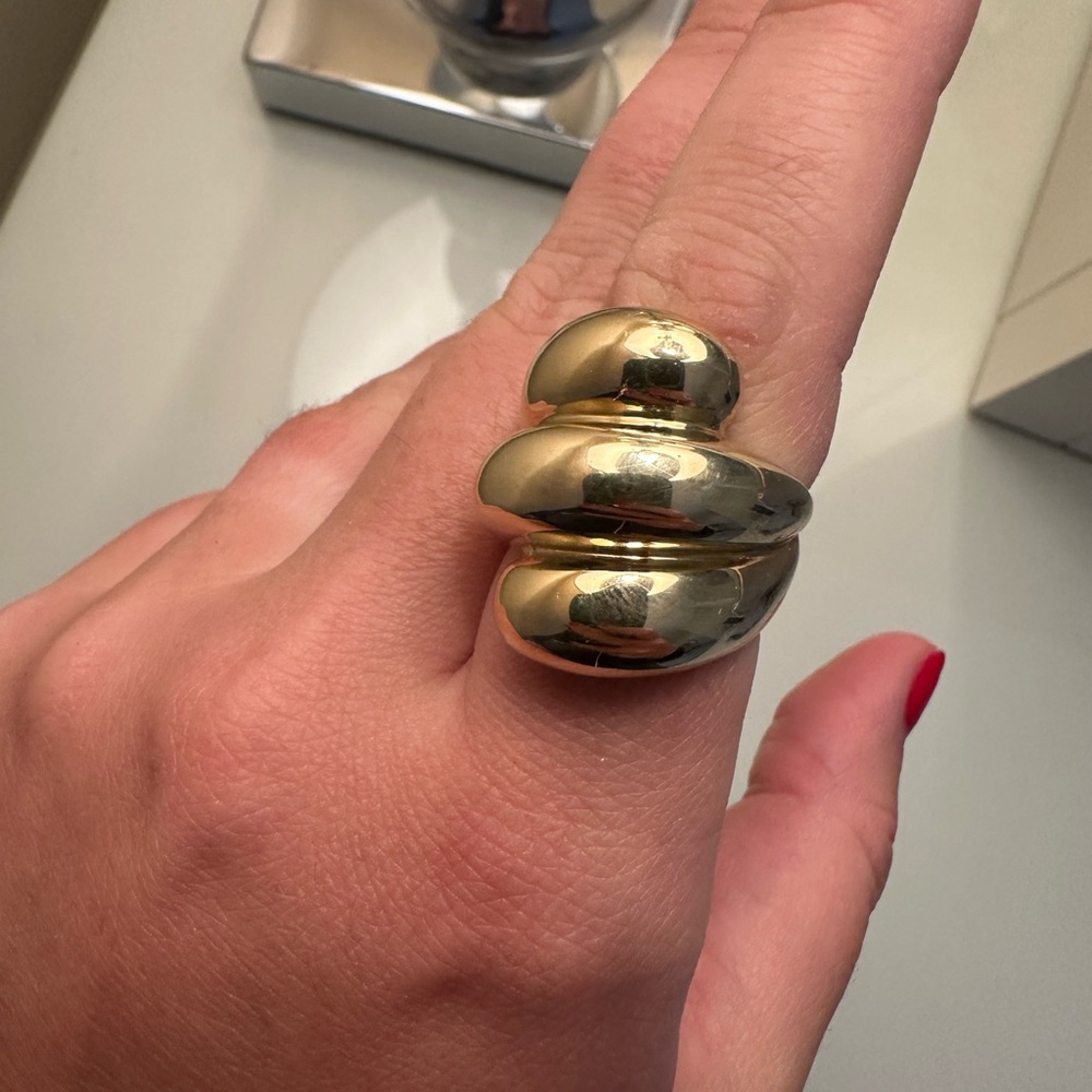 SOLD! 17.6 Grams Solid 14k Gold Swirl Cocktail Ring - Picture 11 of 16